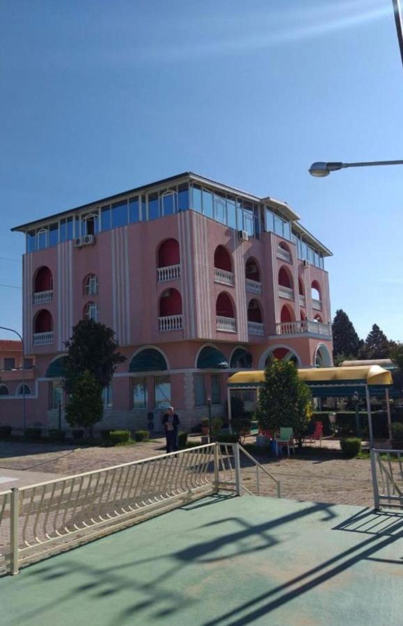 Hotel Meteor Shkoder Exterior photo
